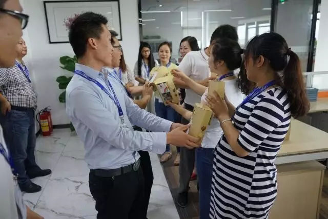 送上節日的祝福，你辛苦了